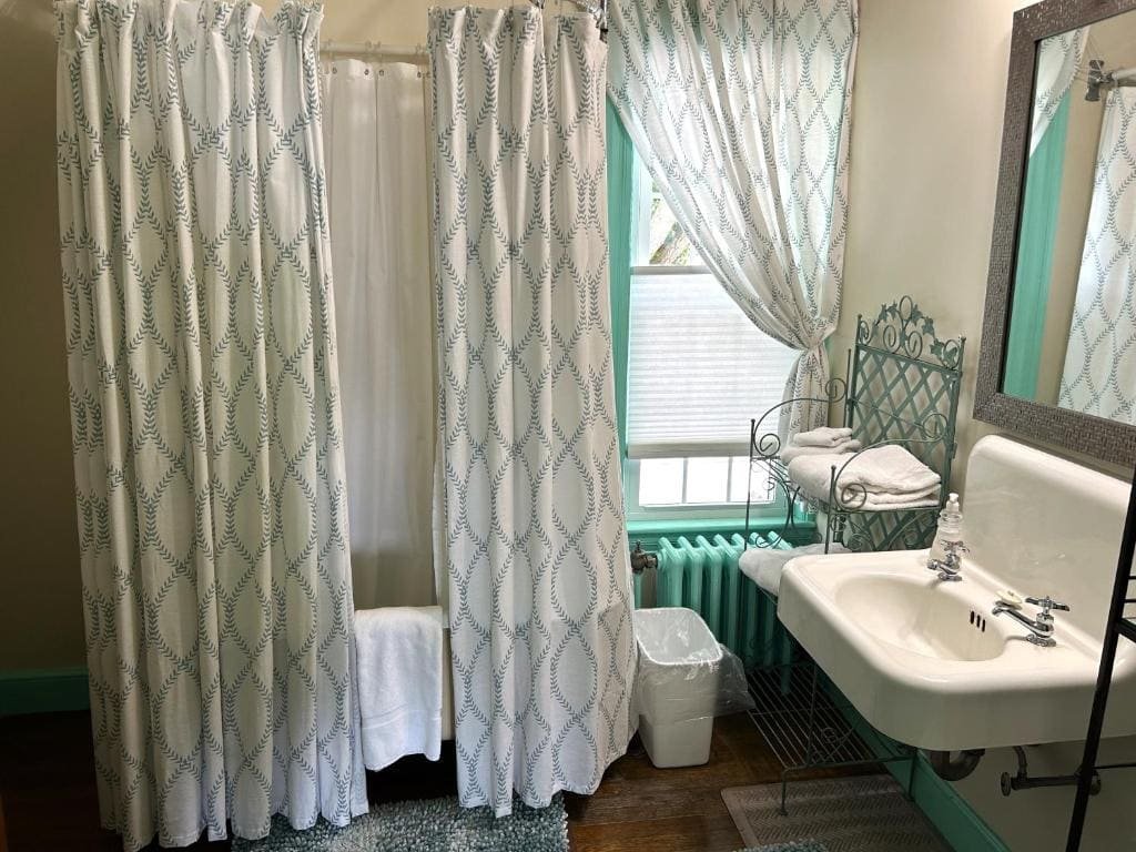 A private bathroom at the Harborview Inn